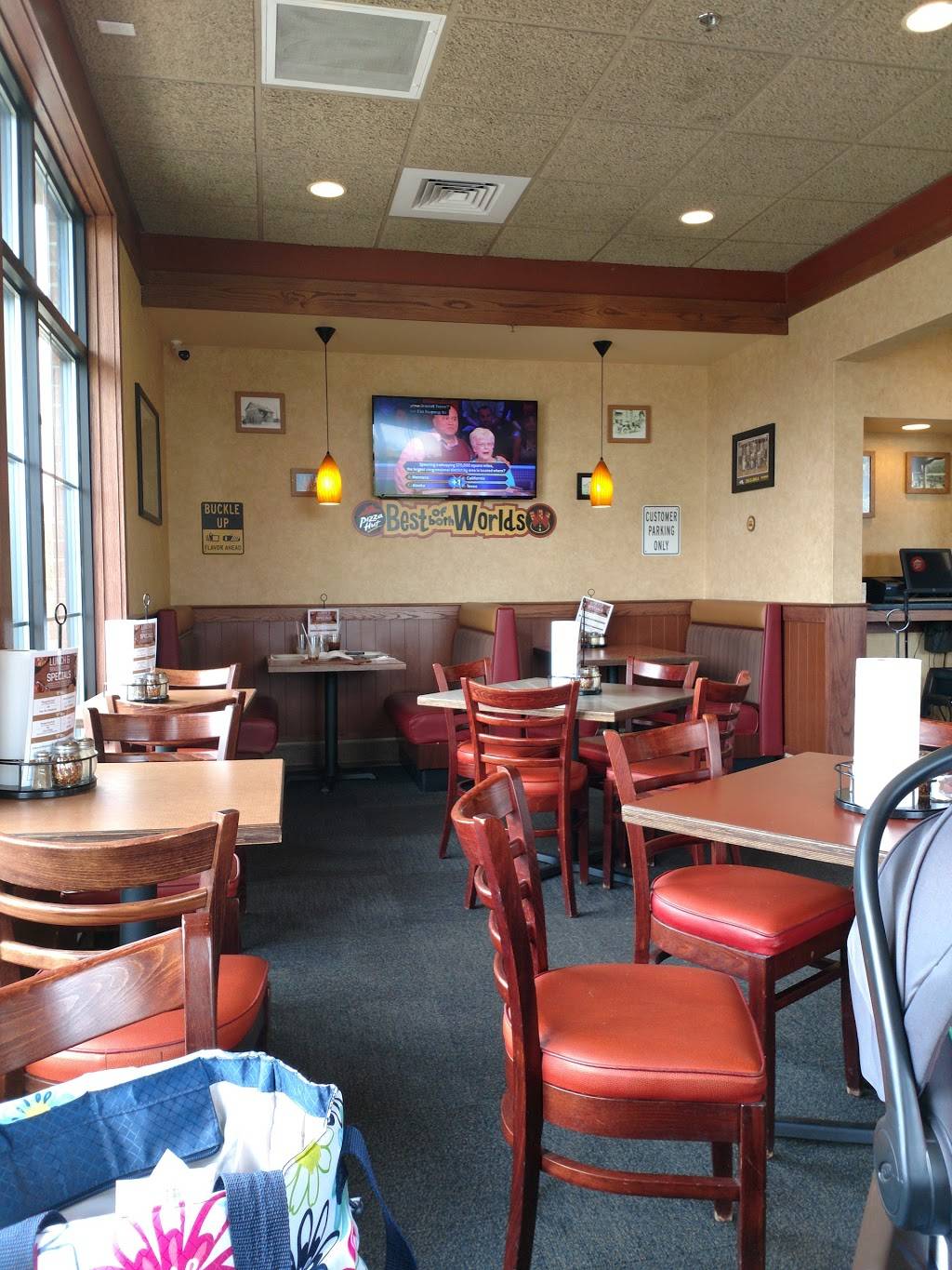 Pizza Hut | meal takeaway | 2307 WI-25 N, Menomonie, WI 54751, USA | 7152359044 OR +1 715-235-9044