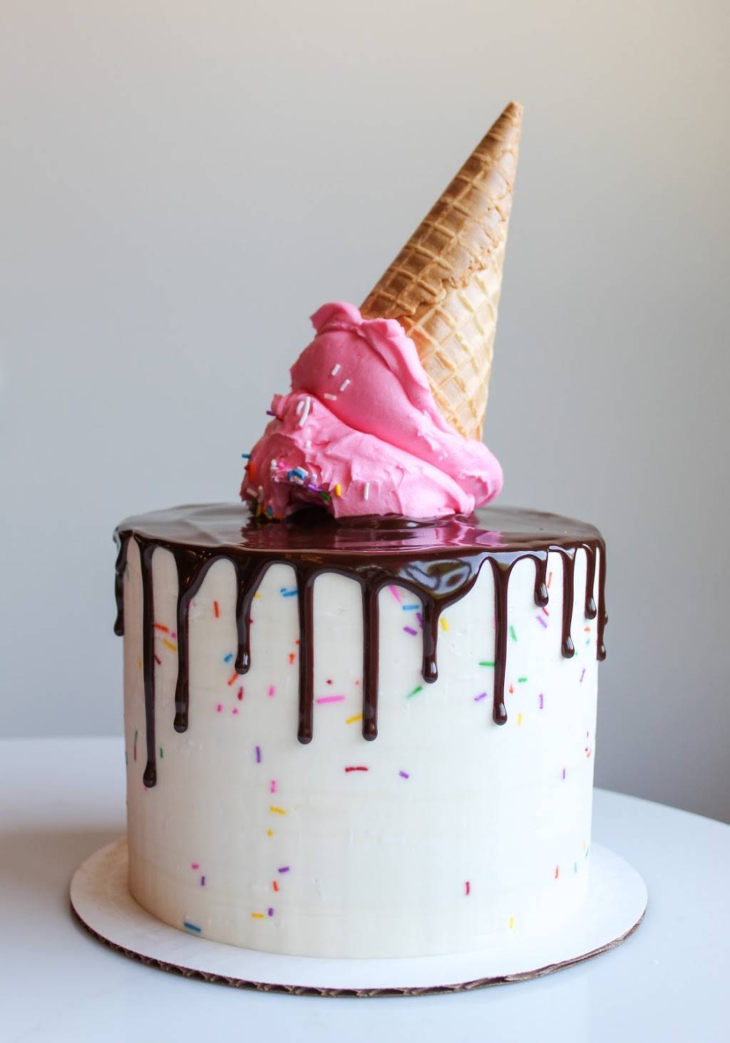 McLains Bakery | bakery | 201 E Gregory Blvd, Kansas City, MO 64114, USA | 8165239911 OR +1 816-523-9911