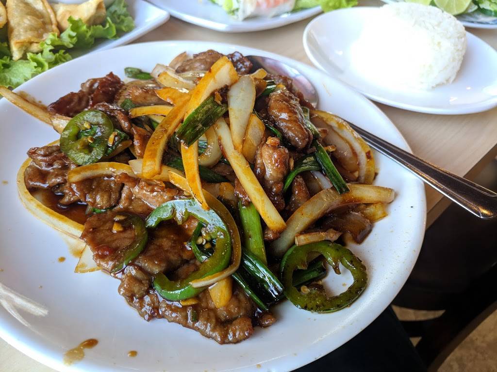 Red Lantern Pho Vietnamese Grill | restaurant | 5651 S Grand Canyon Dr #100, Las Vegas, NV 89148, USA | 7028264848 OR +1 702-826-4848