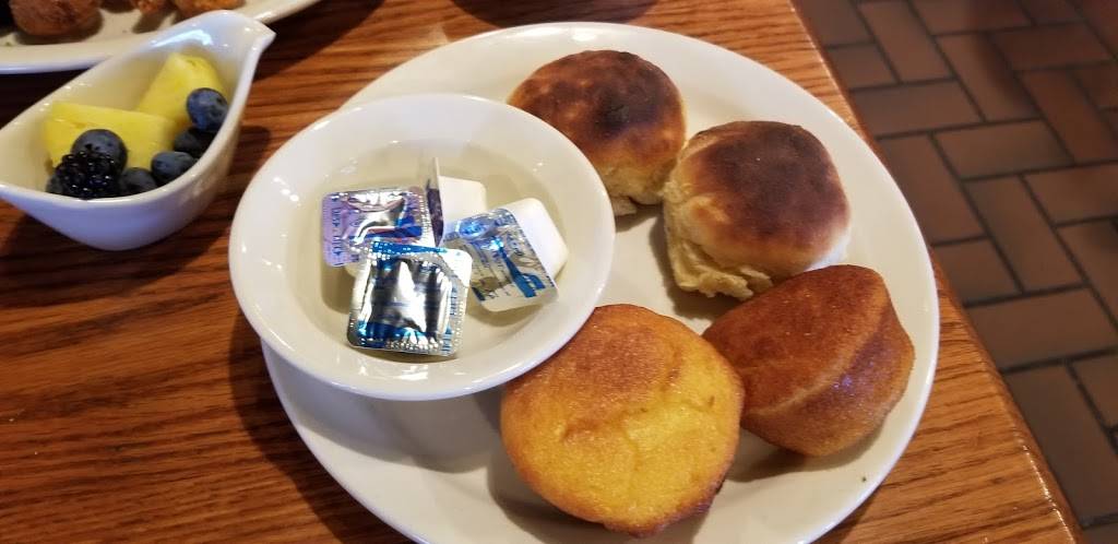 Cracker Barrel Old Country Store | restaurant | 995 East 61st St N, Wichita, KS 67219, USA | 3167448080 OR +1 316-744-8080