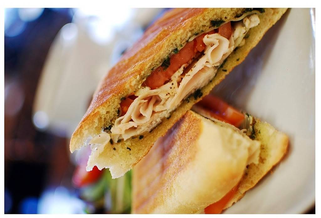 The Express Restaurant | restaurant | 349 Grays Rd, Hamilton, ON L8E 2Z1, Canada | 9055601475 OR +1 905-560-1475