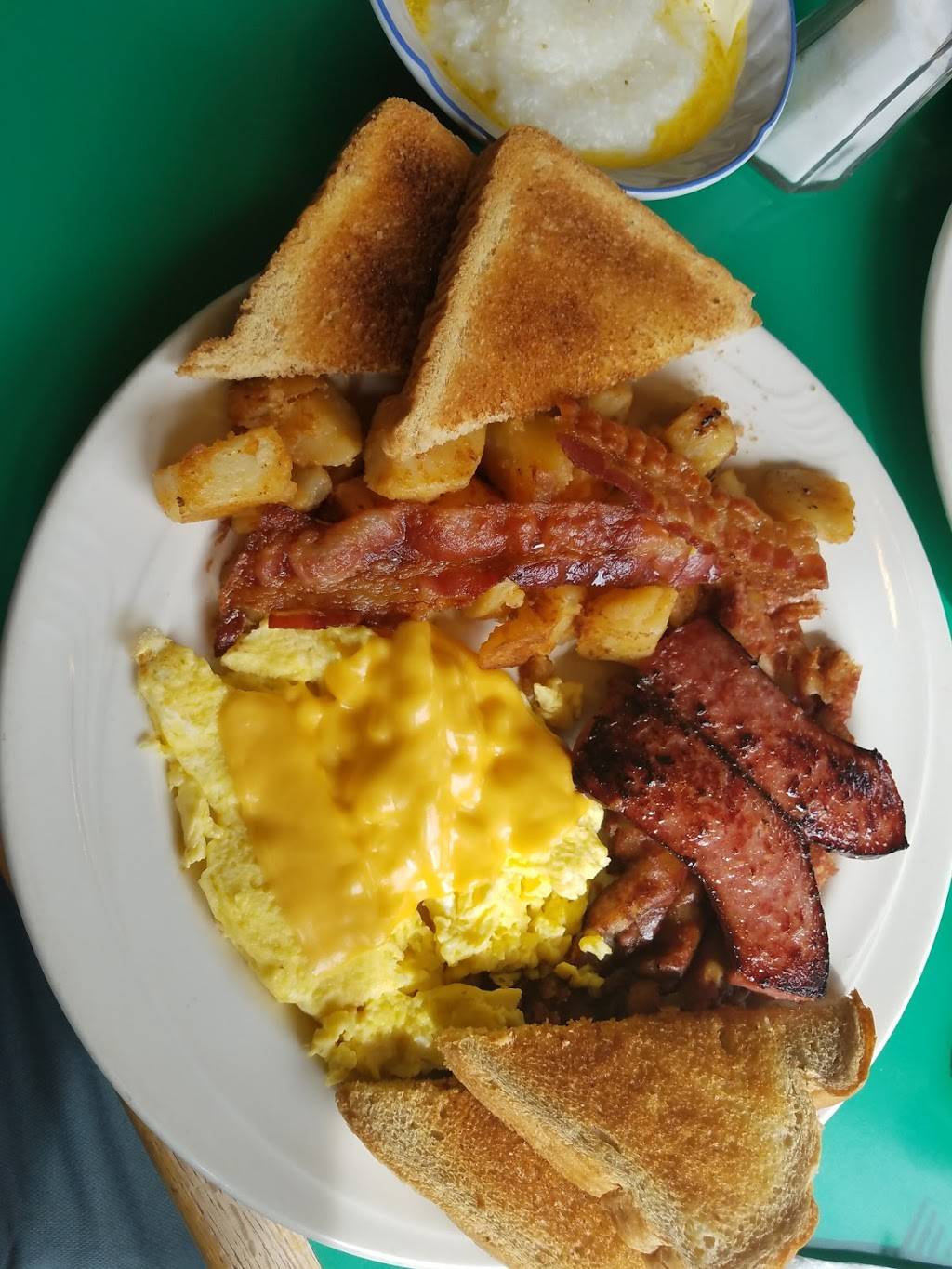 Goodman Family Restaurant | restaurant | 495 Goodman St N, Rochester, NY 14609, USA | 5855466002 OR +1 585-546-6002