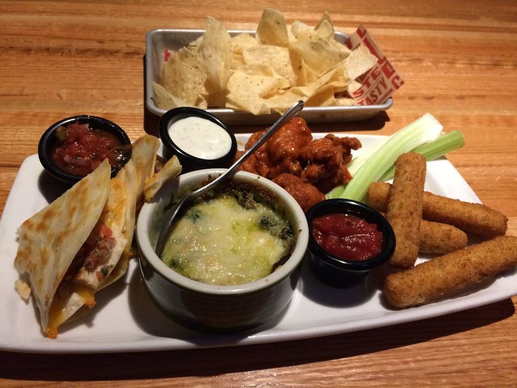 Applebees Grill + Bar | restaurant | 1987 Wentzville Pkwy, Wentzville, MO 63385, USA | 6363329249 OR +1 636-332-9249