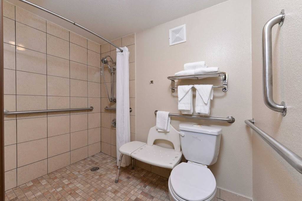 Quality Inn | restaurant | 3623 W College Ave, Appleton, WI 54914, USA | 9207315271 OR +1 920-731-5271