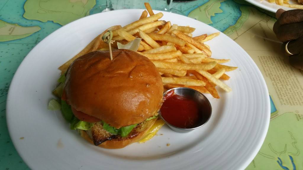 Charleston Harbor Fish House | restaurant | 32 Patriots Point Rd, Mt Pleasant, SC 29464, USA | 8432847070 OR +1 843-284-7070