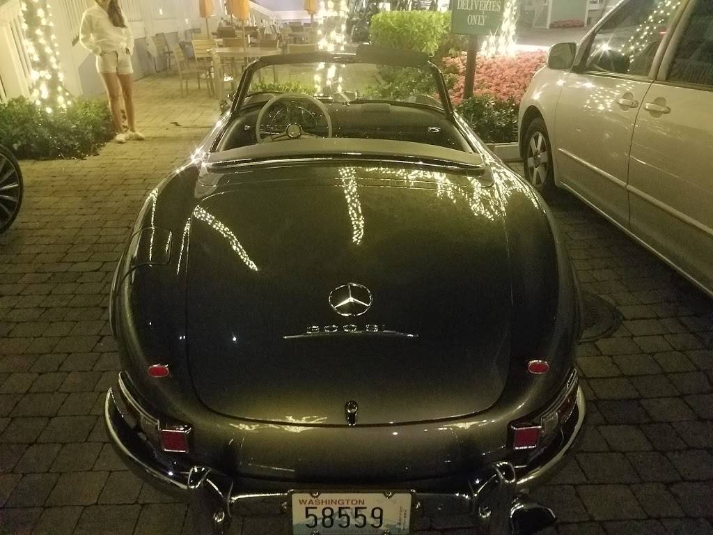 Raw Bar | restaurant | 1 Fishing Village Dr, Key Largo, FL 33037, USA | 3053672611 OR +1 305-367-2611