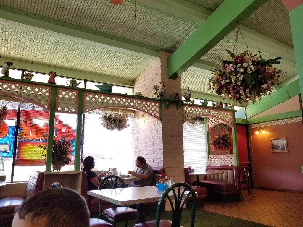 Country Waffles | restaurant | 1101 Country Club Dr, Madera, CA 93638, USA | 5596640486 OR +1 559-664-0486