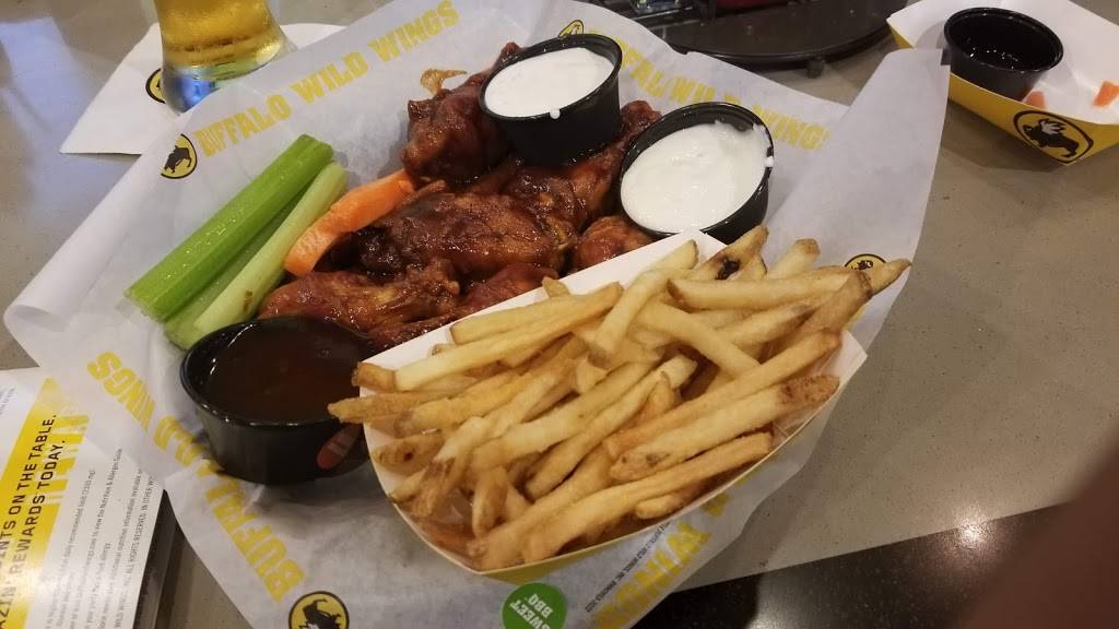 Buffalo Wild Wings | restaurant | 193 W 237th St, Bronx, NY 10463, USA | 7185499453 OR +1 718-549-9453
