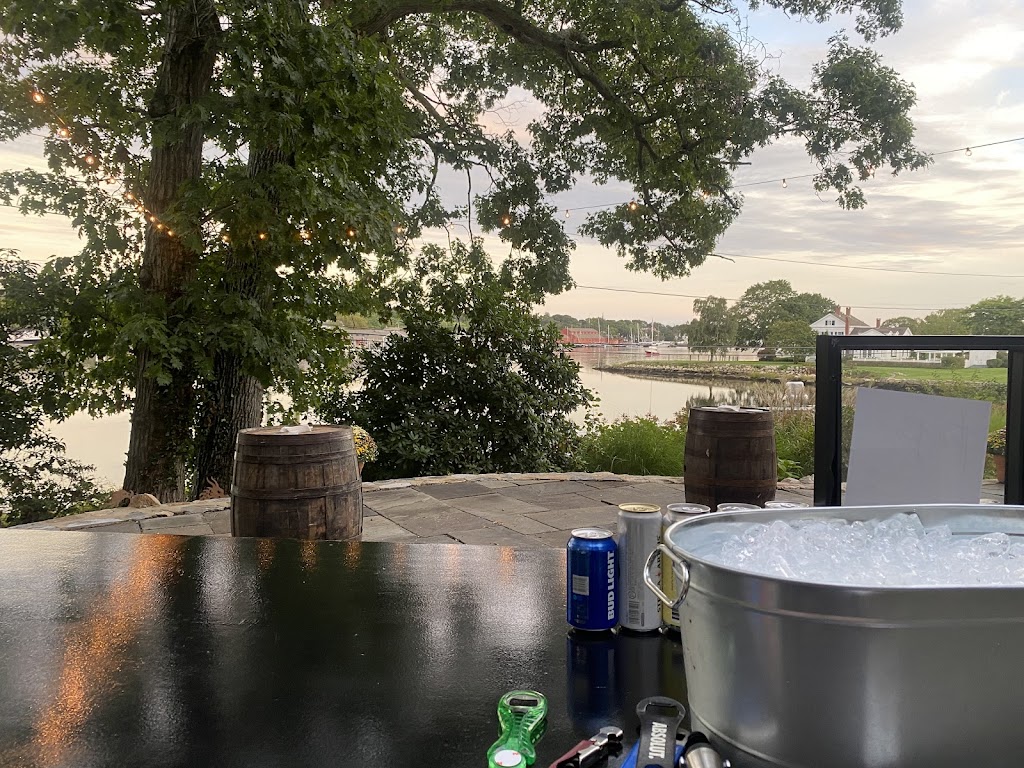 Couple Of Bartenders CT | restaurant | 22 Ashcraft Rd Apartment 2, New London, CT 06320, USA | 8609616074 OR +1 860-961-6074