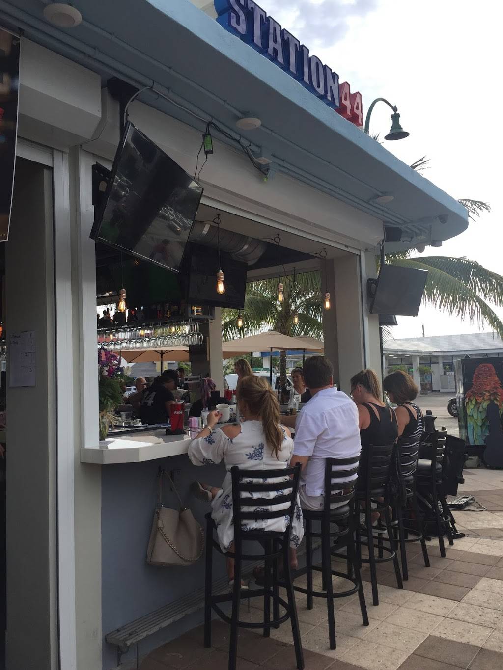 Station 44 Bar-BQ Beachside Grill | restaurant | 112 Commercial Blvd A, Lauderdale-By-The-Sea, FL 33308, USA | 9545264444 OR +1 954-526-4444