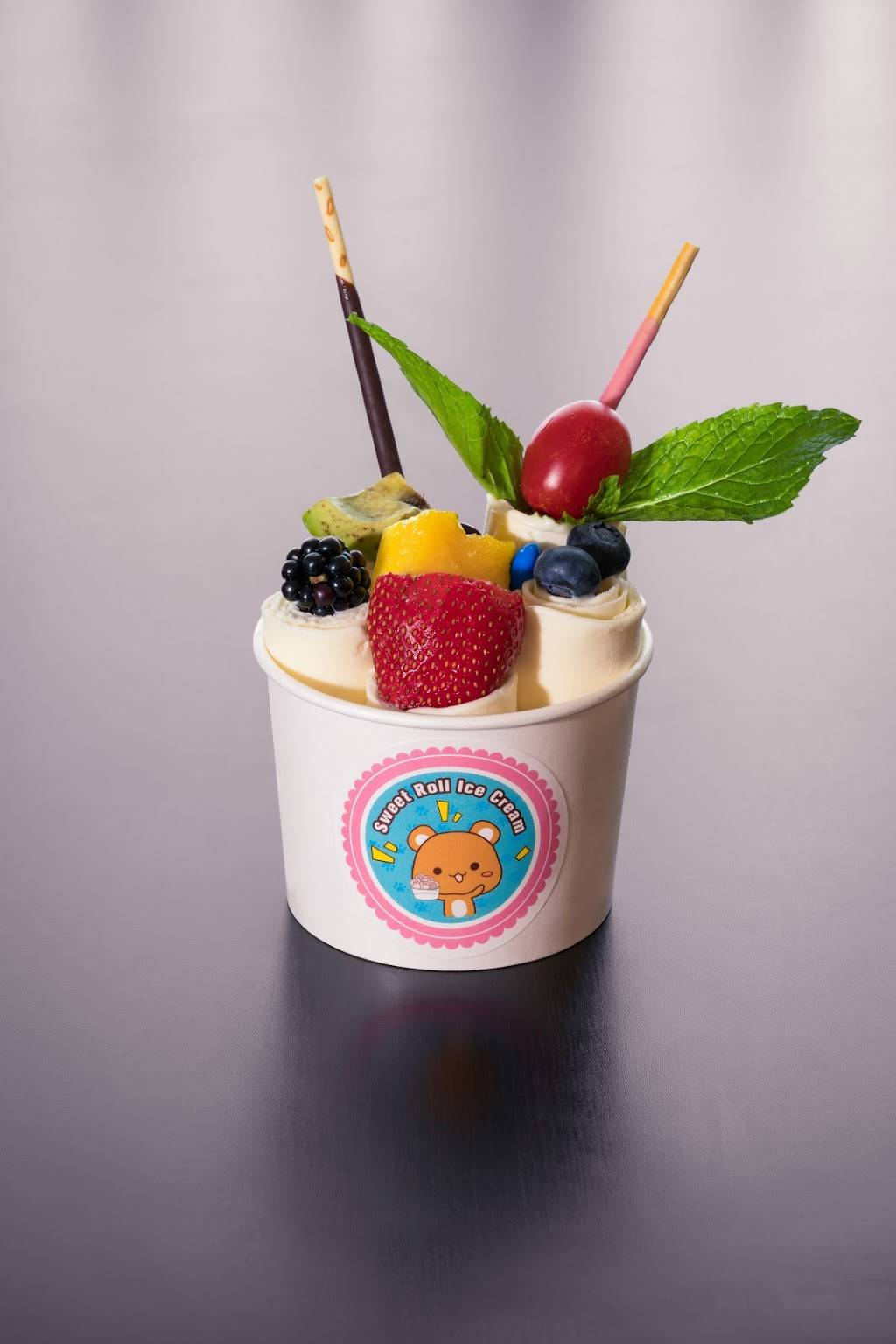 Sweet Roll Ice Cream | restaurant | 3555 Rosecrans St #111, San Diego, CA 92110, USA | 6195429121 OR +1 619-542-9121