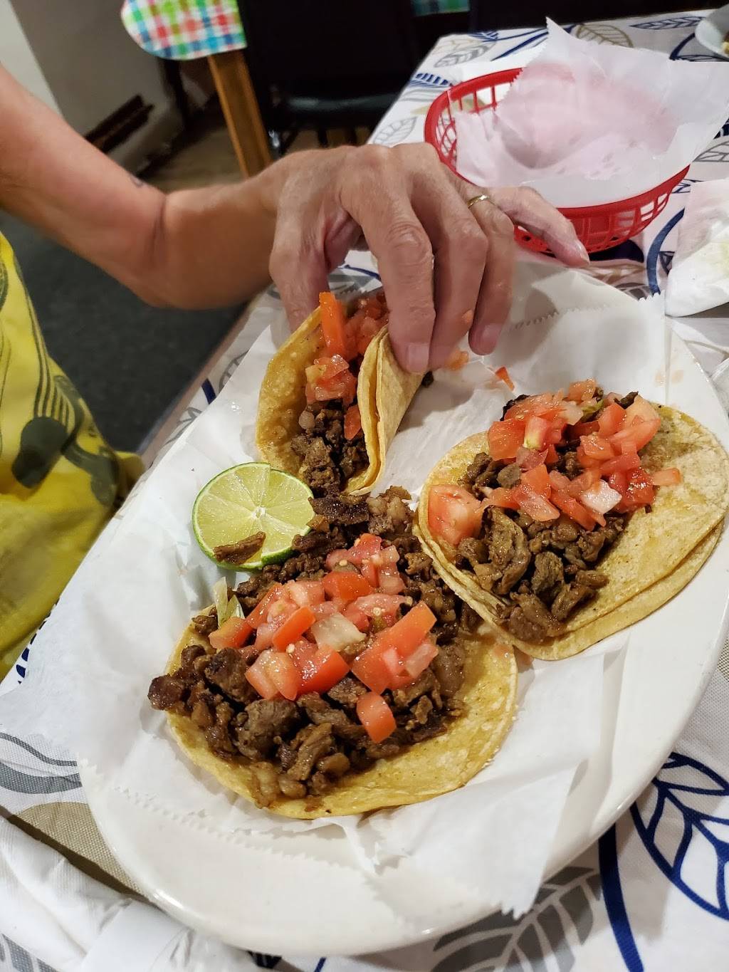 El Tucanazo Taqueria Y Mariscos | restaurant | 3261 South 13th Street, Milwaukee, WI 53215, USA | 4143833748 OR +1 414-383-3748