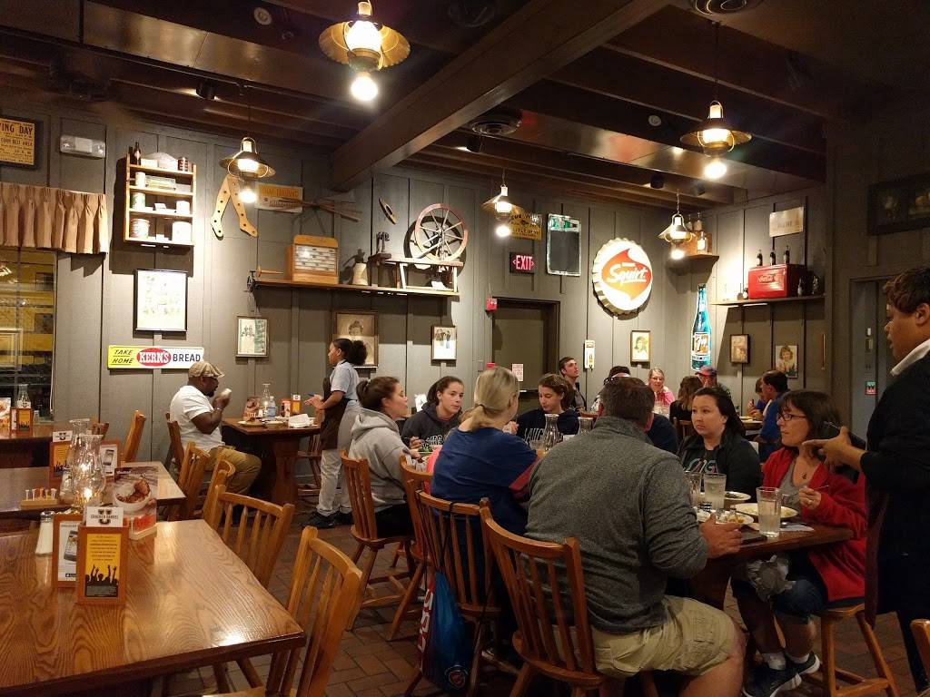 Cracker Barrel Old Country Store | restaurant | 5706 Northridge Dr, Gurnee, IL 60031, USA | 8472441512 OR +1 847-244-1512