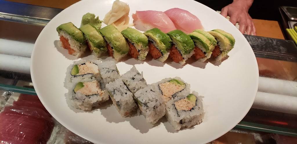 Love Sushi & Roll | restaurant | 24130 Lyons Ave, Newhall, CA 91321, USA | 6612556823 OR +1 661-255-6823