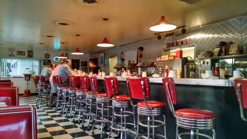 Bucks Diner | restaurant | 8927 Dixie Hwy, Fair Haven, MI 48023, USA | 5867251000 OR +1 586-725-1000