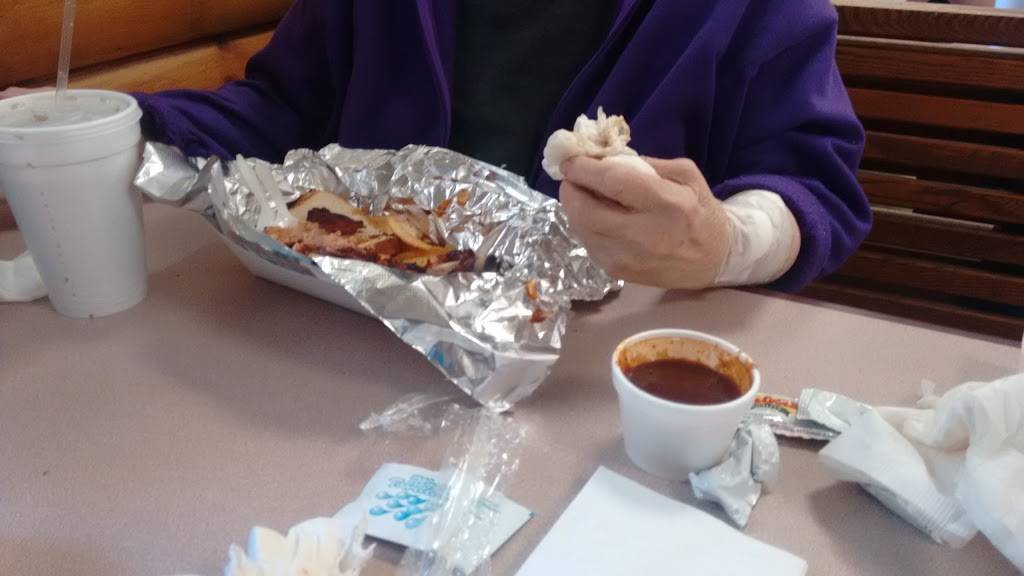 Lil Porgys Bar-B-Q | restaurant | 101 W University Ave, Urbana, IL 61801, USA | 2173671018 OR +1 217-367-1018