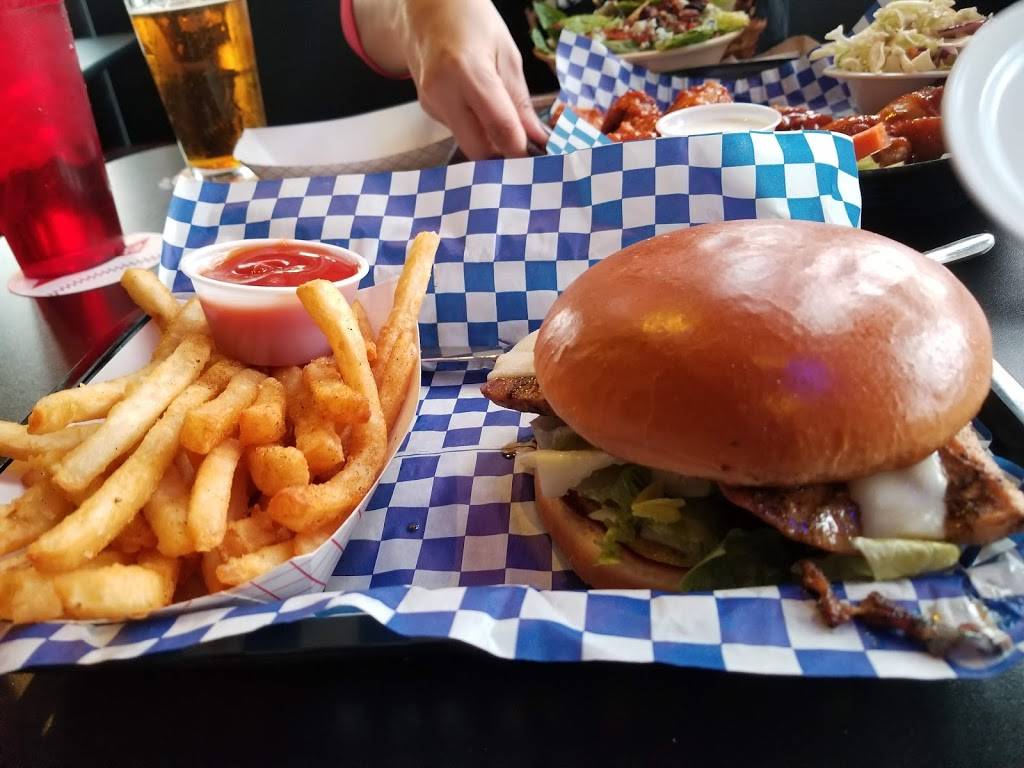 Bootys Wings Burgers and Beer | restaurant | 1300 S Watson Rd suite 109, Buckeye, AZ 85326, USA | 6233863080 OR +1 623-386-3080