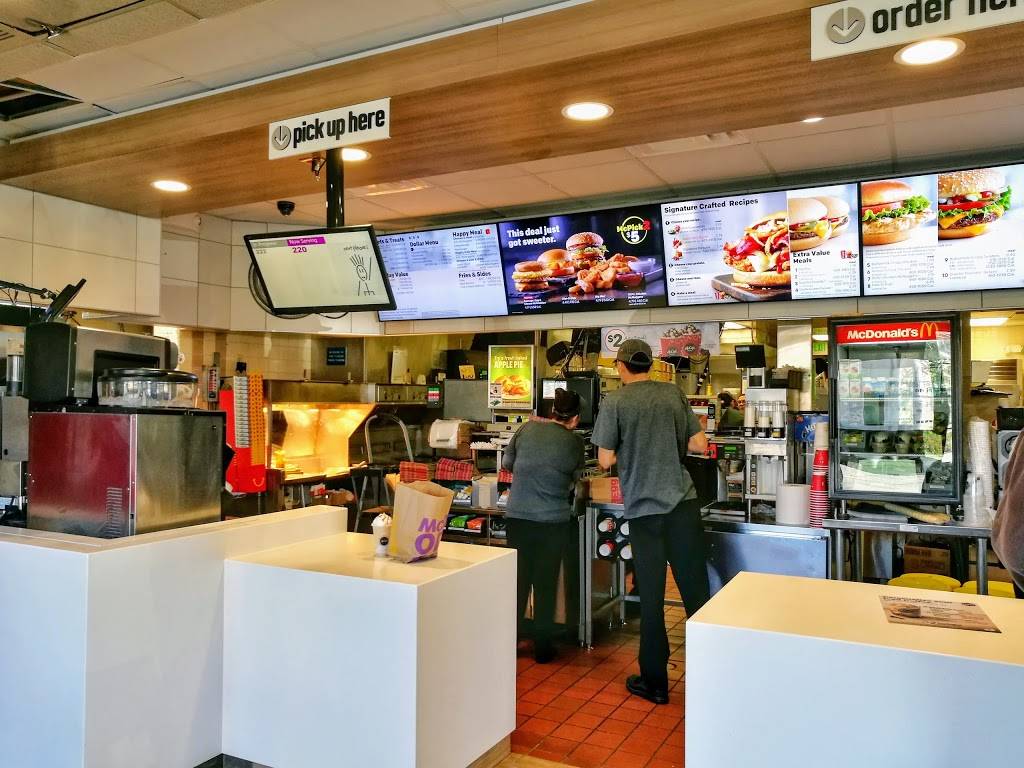 McDonalds | cafe | 3080 Travis Blvd, Fairfield, CA 94533, USA | 7074221044 OR +1 707-422-1044