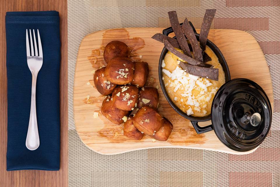 Salt River Tavern | restaurant | 10 E Thomas Rd, Phoenix, AZ 85012, USA | 6022221111 OR +1 602-222-1111