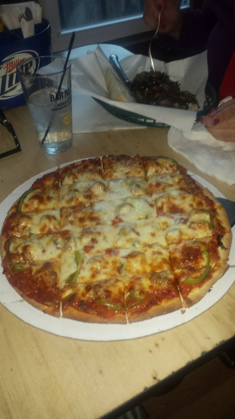 Dead End Bar and Grill | restaurant | 98 Northwest Hwy, Fox River Grove, IL 60021, USA | 8476392535 OR +1 847-639-2535