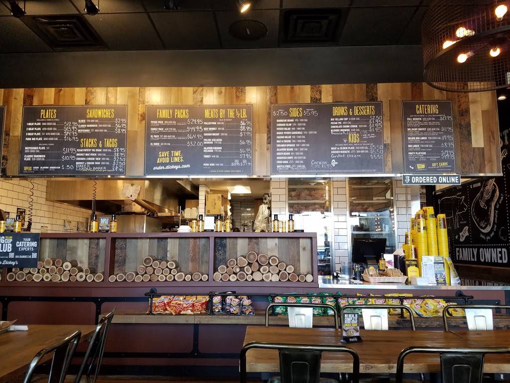 Dickeys Barbecue Pit | restaurant | 1877 E Williams Field Rd, Gilbert, AZ 85295, USA | 4806260686 OR +1 480-626-0686