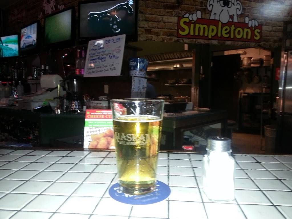 Simpletons Restaurant and Bar | night club | 2639 E Broadway Rd c105, Mesa, AZ 85204, USA | 4808908800 OR +1 480-890-8800