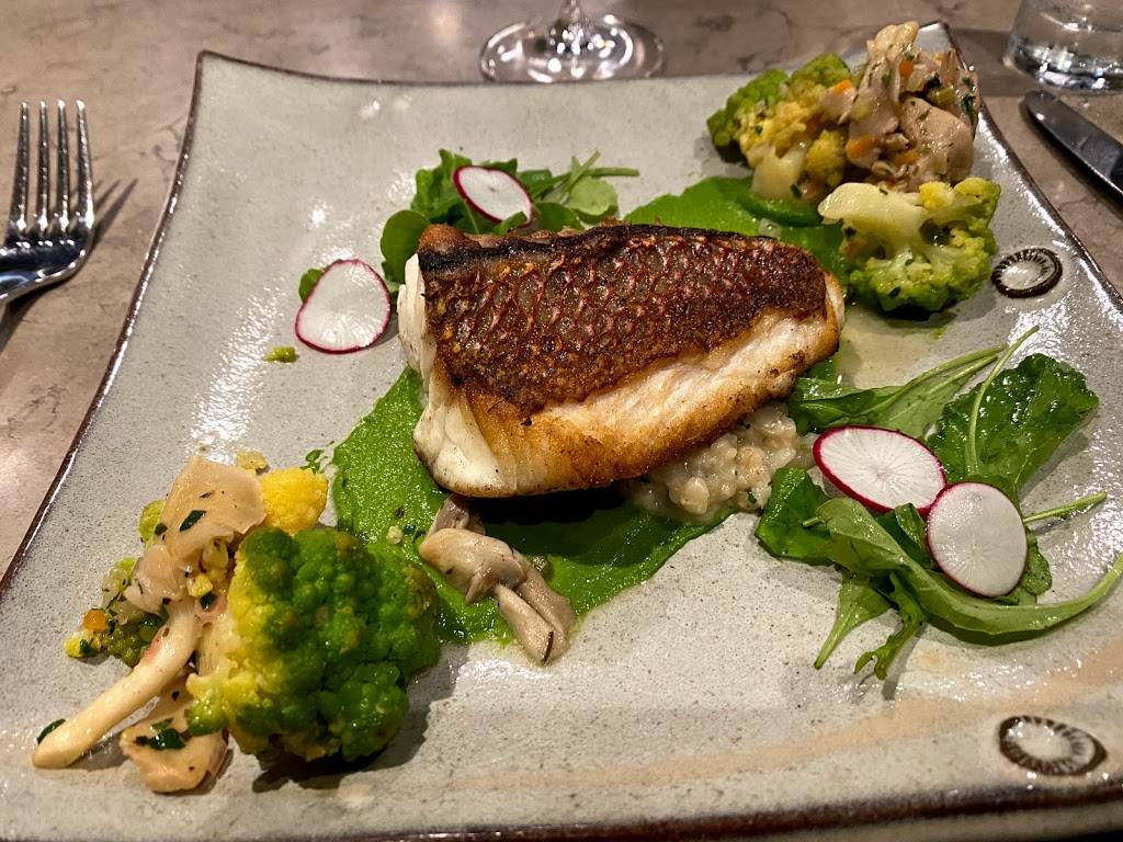 Hot and Hot Fish Club | restaurant | 2901 2nd Ave S Suite 110, Birmingham, AL 35233, USA | 2059335474 OR +1 205-933-5474