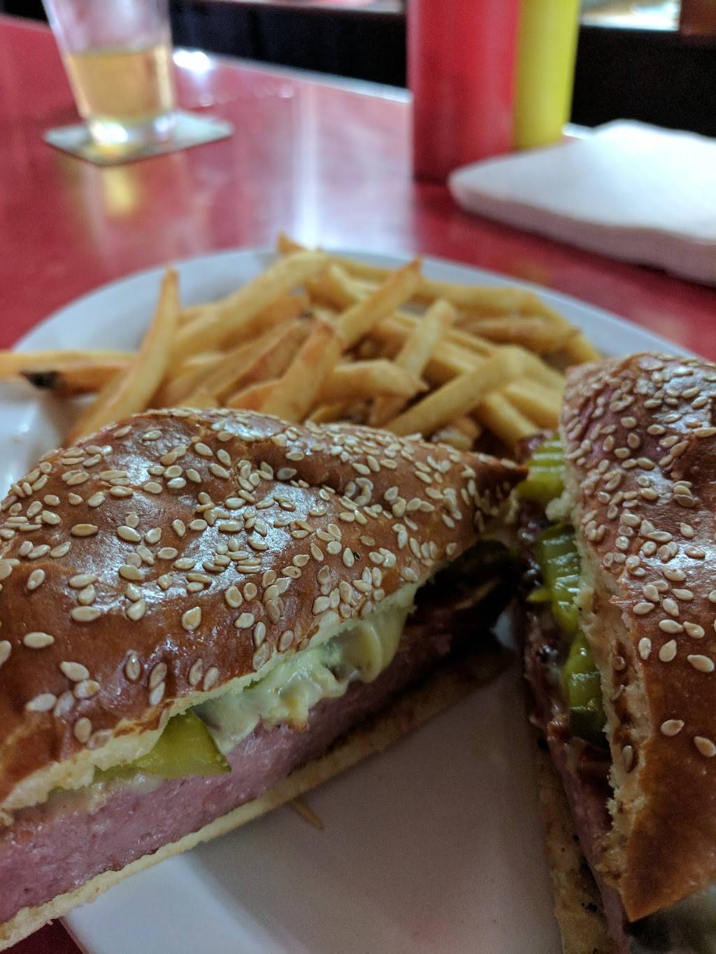 Johnnies Tavern | restaurant | 3503 Trabue Rd, Columbus, OH 43204, USA | 6144880110 OR +1 614-488-0110