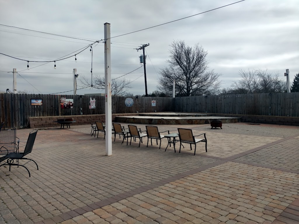 Macgyvers Food and Spirits | restaurant | 4276 FM1187, Burleson, TX 76028, USA | 8176154840 OR +1 817-615-4840