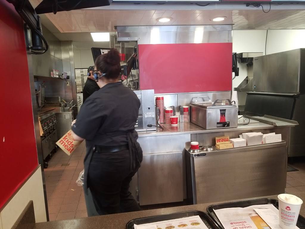 Wendys | restaurant | 470 Town Center Cir, Sanford, FL 32771, USA | 4073243280 OR +1 407-324-3280