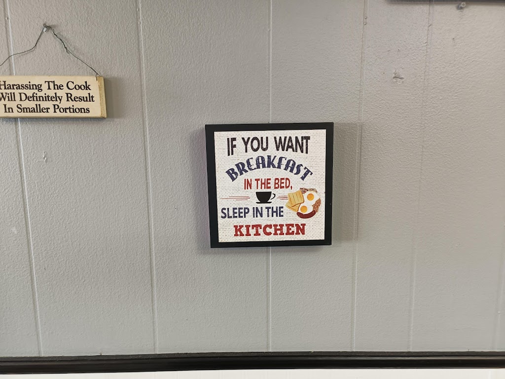 Millers Cafe | restaurant | 4 W Powhattan Ave, Essington, PA 19029, USA | 6105214740 OR +1 610-521-4740