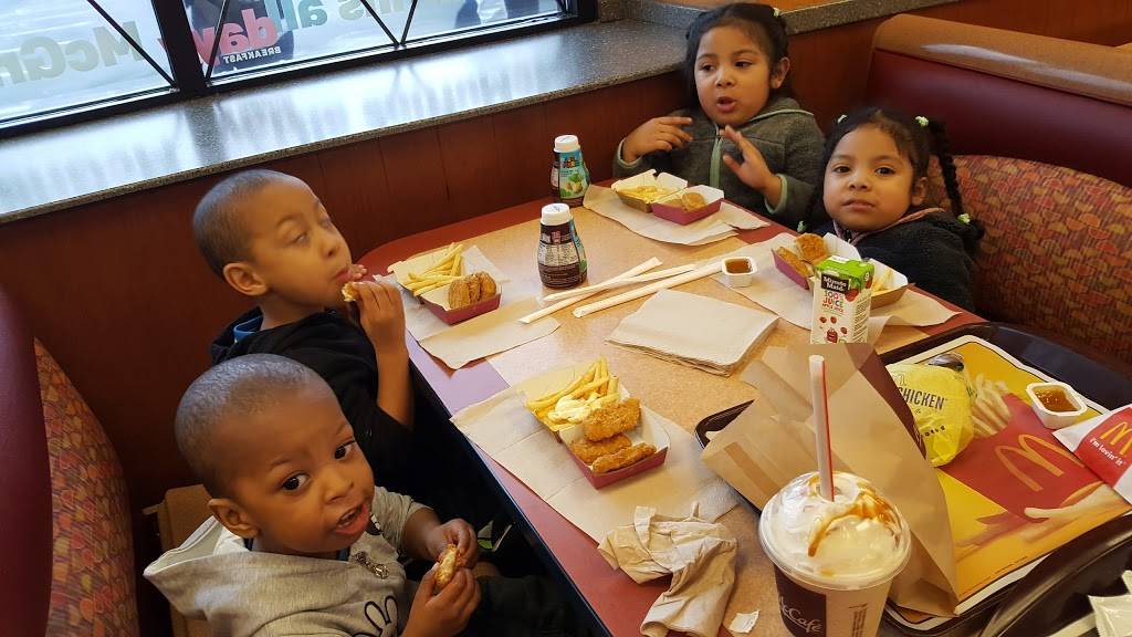 McDonalds | cafe | 923 Cranston St, Cranston, RI 02910, USA | 4019465550 OR +1 401-946-5550