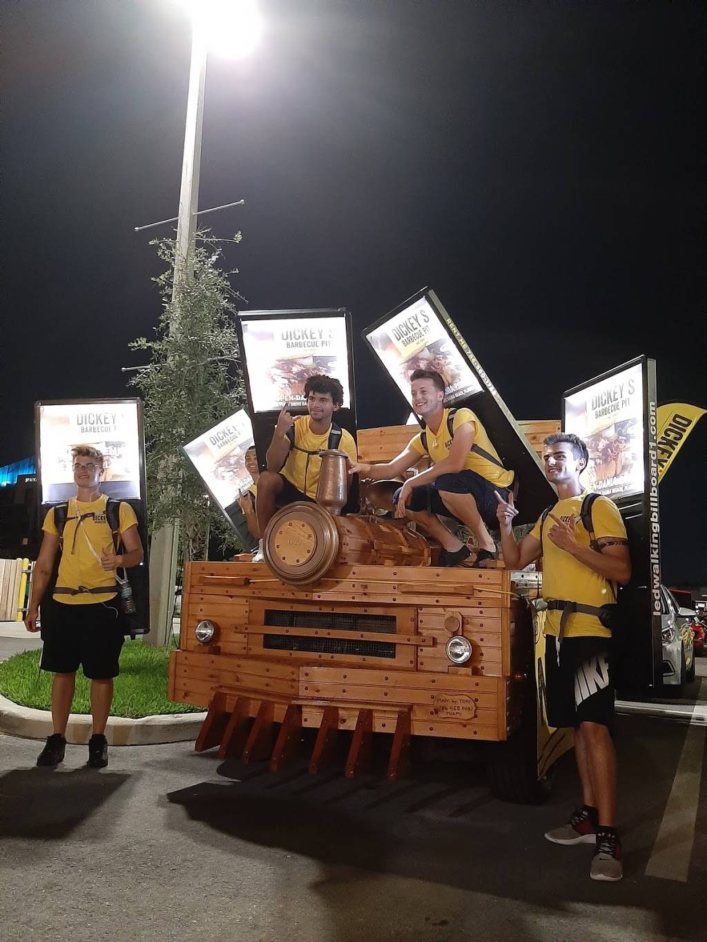 Dickeys Barbecue Pit | restaurant | 23 South Pointe Dr, Dania Beach, FL 33004, USA | 8554227232 OR +1 855-422-7232