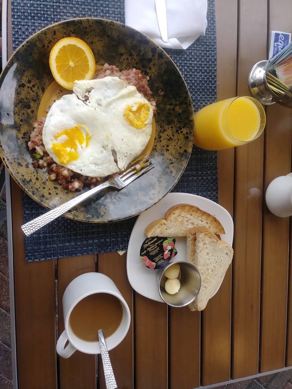 Harbourside Bar and Grill | restaurant | 5400 South Seas Plantation Road, Captiva, FL 33924, USA | 2394727535 OR +1 239-472-7535