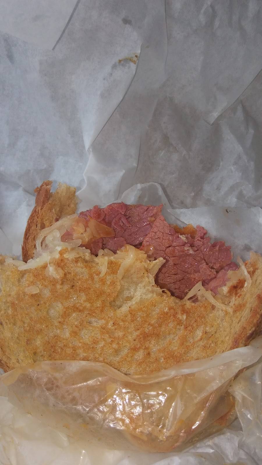 Deli 1614 | meal takeaway | 1614 W Walnut St, Milwaukee, WI 53205, USA | 4149332303 OR +1 414-933-2303