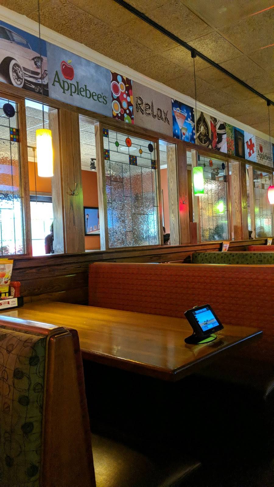 Applebees Grill + Bar | restaurant | 3005 W Kimberly Rd, Davenport, IA 52806, USA | 5634458646 OR +1 563-445-8646