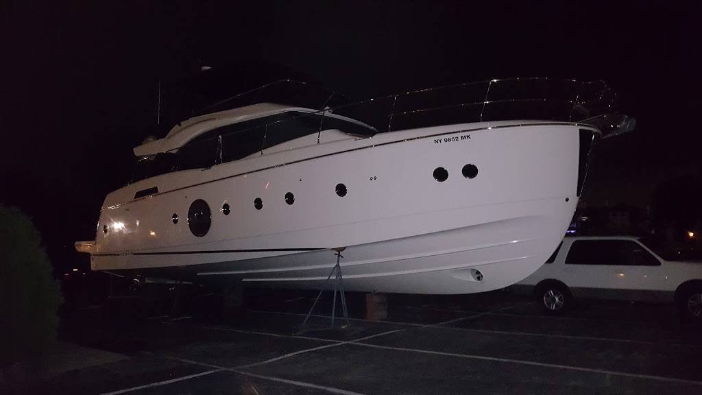 Castaways Yacht Club | restaurant | 425 Davenport Ave, New Rochelle, NY 10805, USA | 9146368444 OR +1 914-636-8444