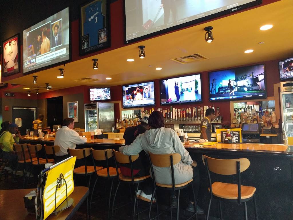 Buffalo Wild Wings | restaurant | 950 N Glebe Rd #130, Arlington, VA 22203, USA | 7032437525 OR +1 703-243-7525