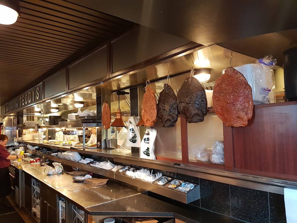 Teddys Restaurant & Deli | restaurant | 245 King St W, Oshawa, ON L1J 2J7, Canada | 9055795529 OR +1 905-579-5529