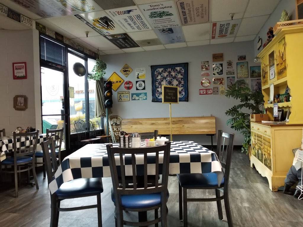 Mel Dogs Cafe | restaurant | 9766 Waterman Rd Ste B, Elk Grove, CA 95624, USA | 9166864615 OR +1 916-686-4615