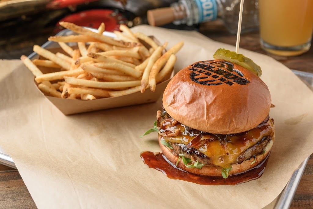 Bleus Burger Restaurant, Bar, and Food Truck | restaurant | 3800 Gulf Shores Pkwy #240, Gulf Shores, AL 36542, USA | 2519482538 OR +1 251-948-2538