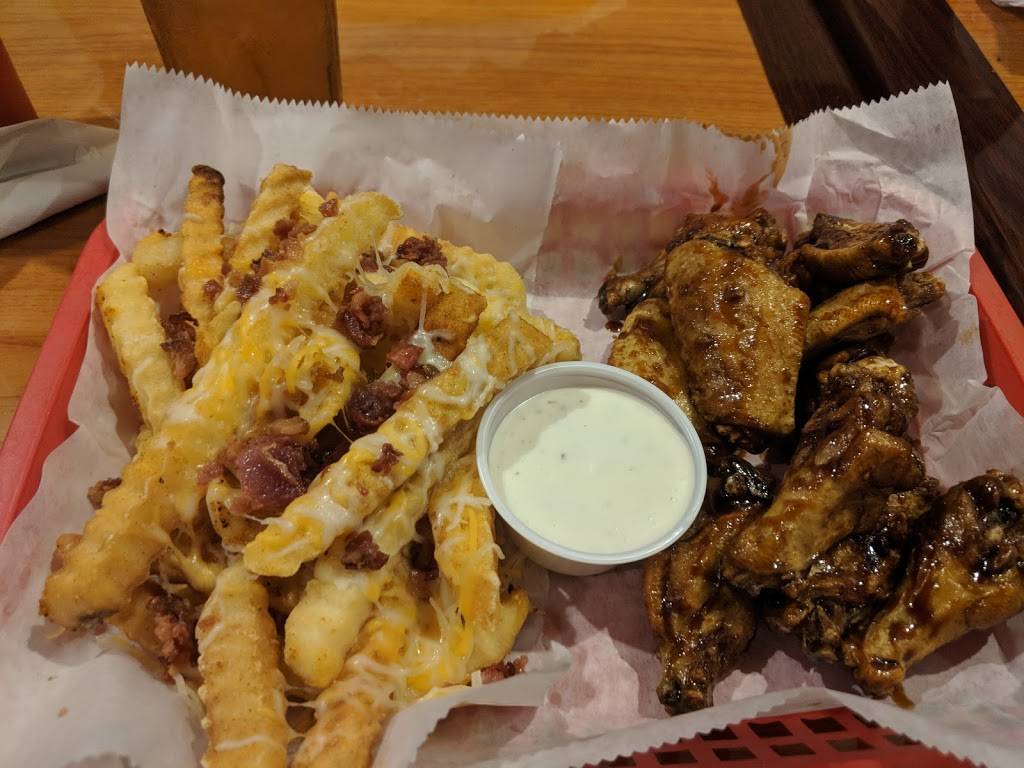 Wingers Sports Grill | restaurant | 7929 Vaughn Rd, Montgomery, AL 36116, USA | 3343963279 OR +1 334-396-3279