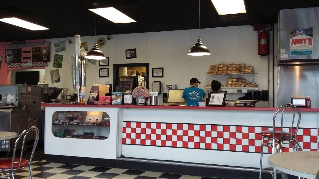 Hwy 55 Burgers Shakes & Fries | restaurant | 702 Main St, Maysville, NC 28555, USA | 9107432297 OR +1 910-743-2297