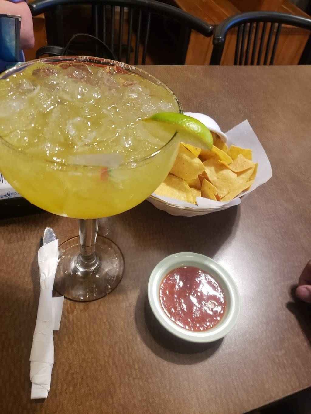 Los Tres Amigos | restaurant | 929 S State St, Jerseyville, IL 62052, USA | 6186398226 OR +1 618-639-8226