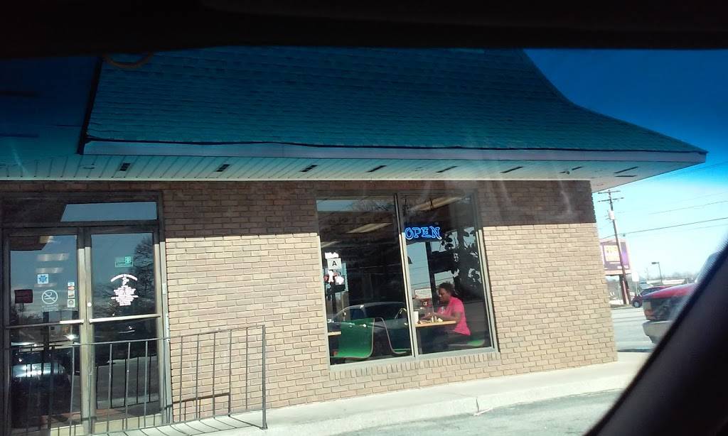 Petees Drive-In | restaurant | 1785 White Horse Rd, Greenville, SC 29605, USA | 8642699648 OR +1 864-269-9648