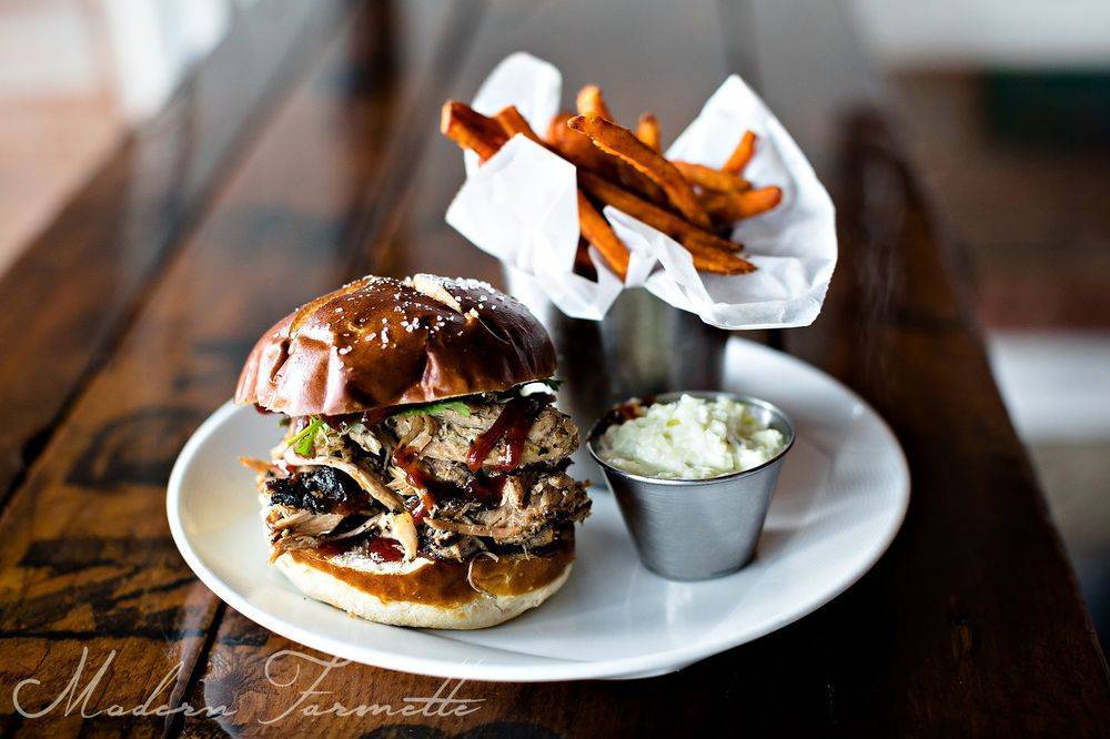 Big Iron Horse Barbecue | restaurant | 117 S Hough St, Barrington, IL 60010, USA | 8473824766 OR +1 847-382-4766