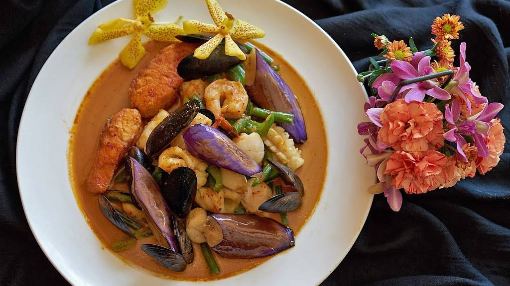 Thai Singha and Sushi | restaurant | 863 N Alafaya Trail, Orlando, FL 32828, USA | 4073828201 OR +1 407-382-8201