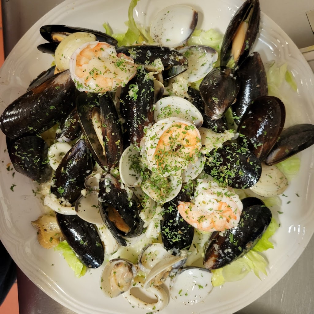 Fratellis Restaurant & Pizza | restaurant | 351 Neighborhood Rd, Mastic Beach, NY 11951, USA | 6312819828 OR +1 631-281-9828