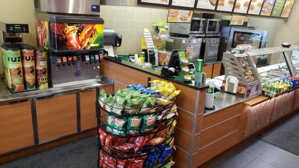 Subway Restaurants | restaurant | 9517 W Higgins Rd, Rosemont, IL 60018, USA | 8472920877 OR +1 847-292-0877