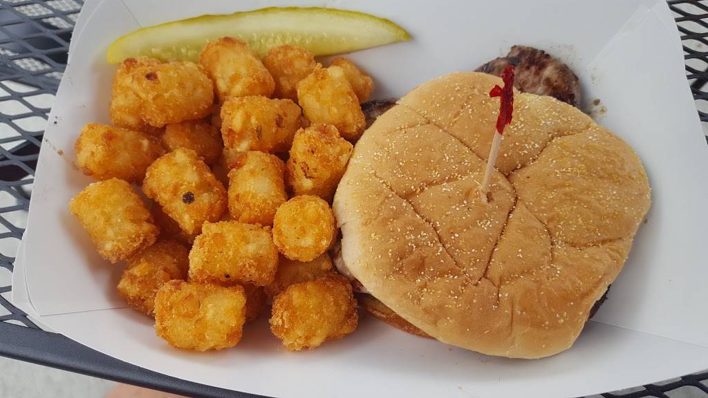 Lake Road Inn | restaurant | 25106 N 1750 East Rd, Hudson, IL 61748, USA | 3097472558 OR +1 309-747-2558